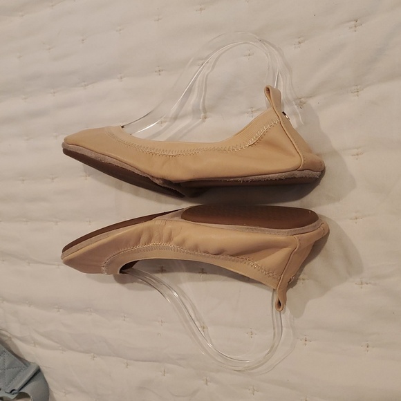 Samara Foldable Ballet Flat in Nude Leather - Picture 3 of 7